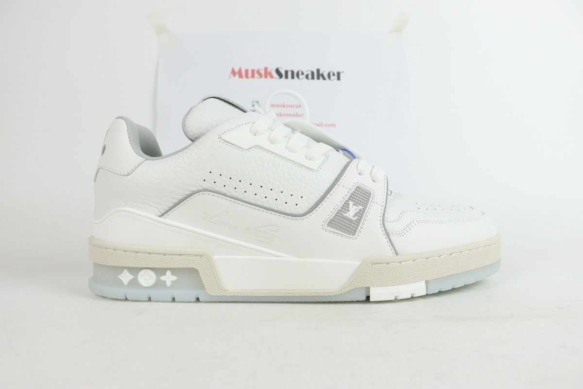 Louis Vuitton Trainer White Signature